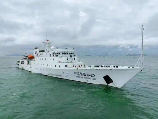 蔚蓝海洋防污治理船